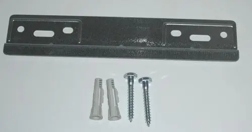 Metallhalterung mit zwei Löchern zur Befestigung, zwei Schrauben und zwei Dübel. Geeignet für die Montage von Daikin Produkten.